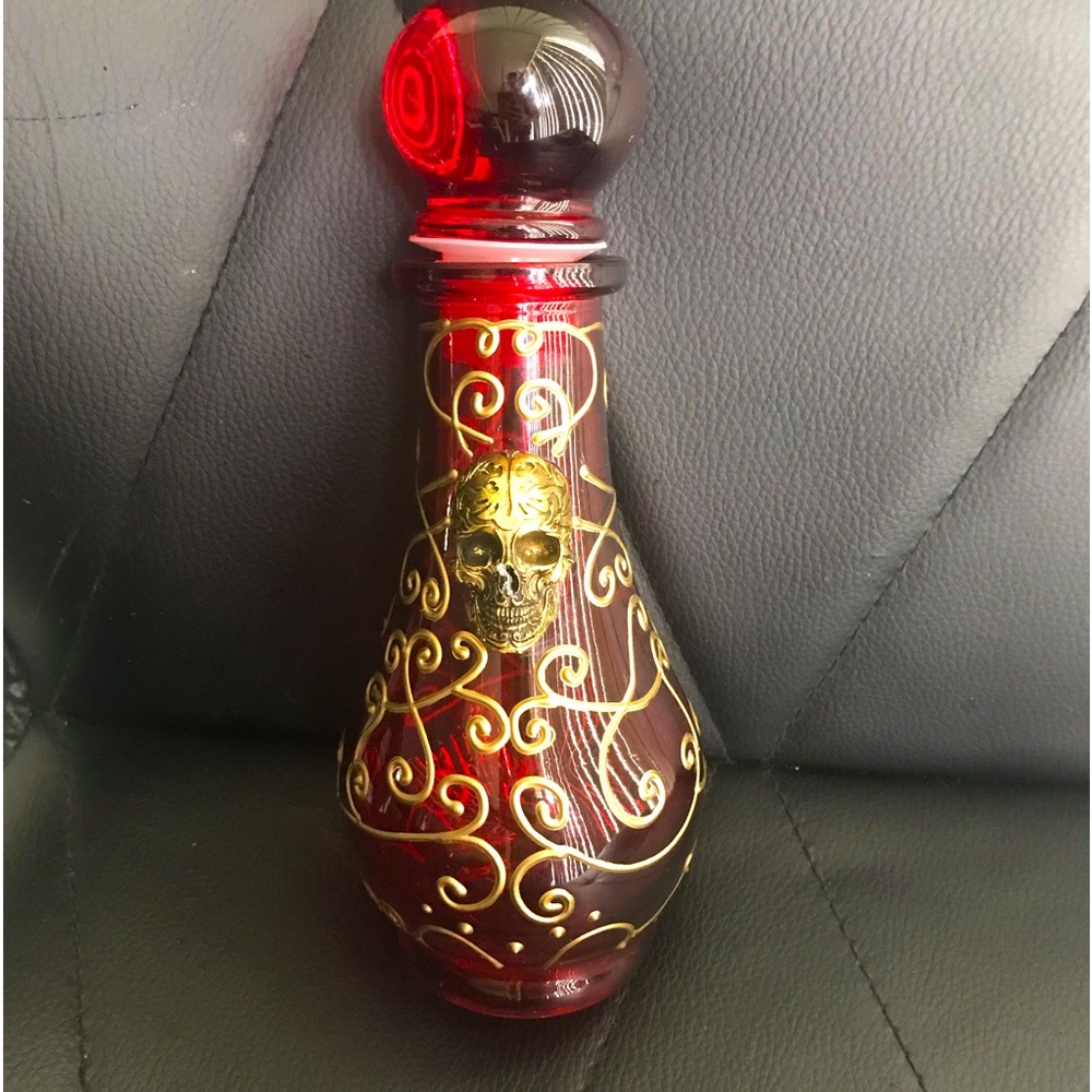 🟪woman’s Heavy Red and Gold Decorative Glass Skull Potion Bottle